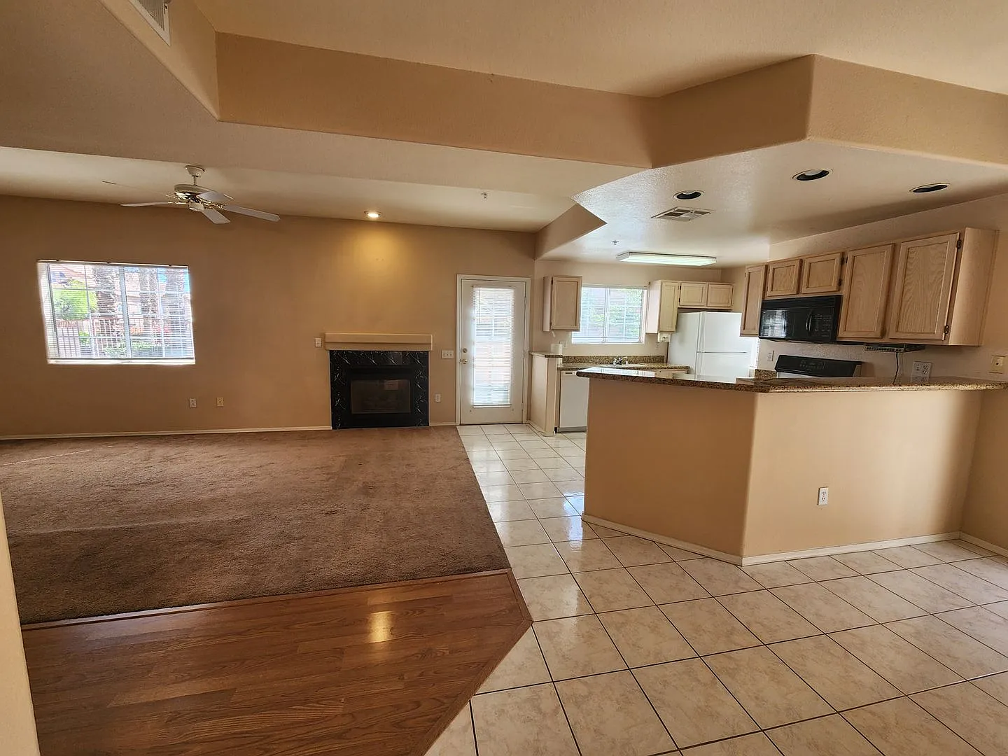 Rare Find in Scottsdale Valley: Style, Comfort, & Unbeatable Convenience! — Photo 4