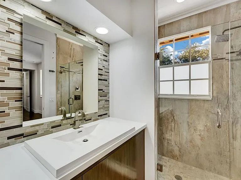 406 NW 25th Ave — Photo 22