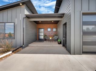 5910 Cloud Peak Dr, Rapid City, SD 57702