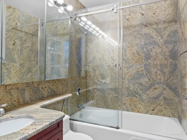 275 Greenwich Street 7J image 6 of 7