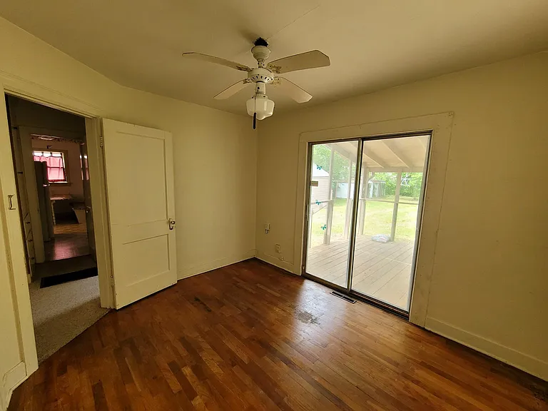 1527 N Woodland Ave — Photo 5