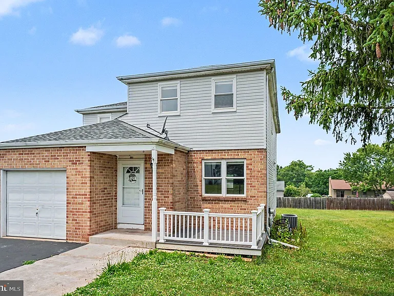 261 Florence Dr — Photo 1