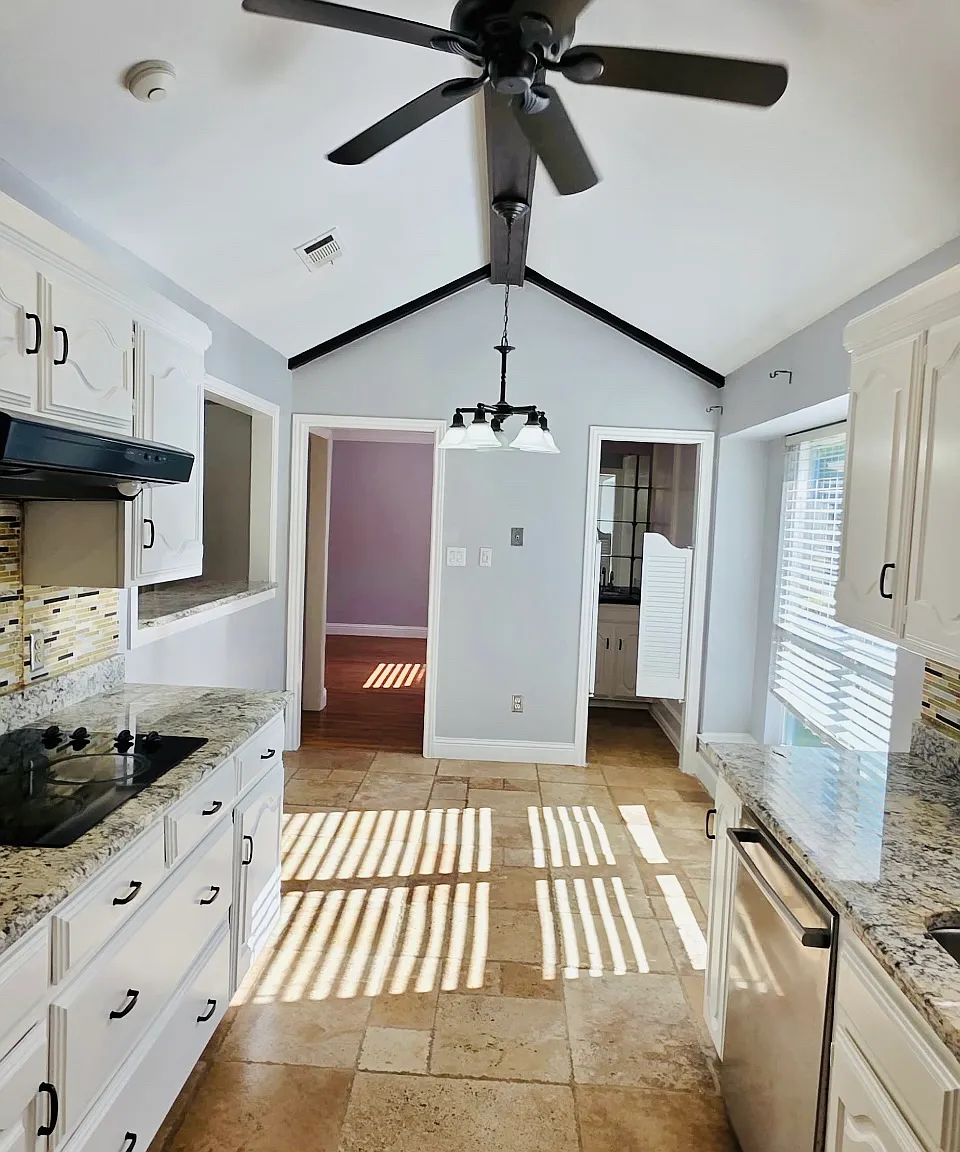 4 bed, 1982 sqft, $3,200 — Photo 2