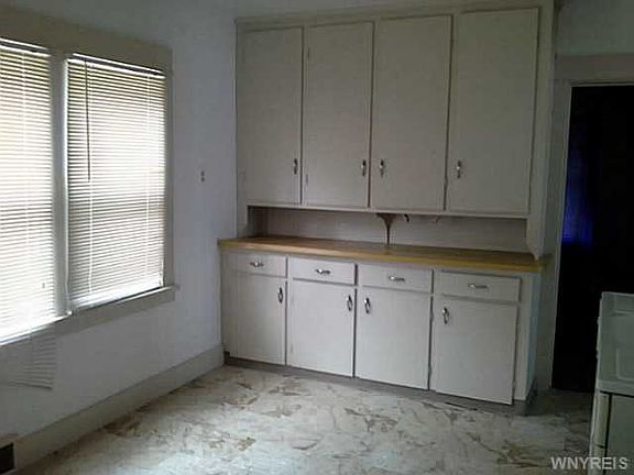 4th image of 110 Wright Ave