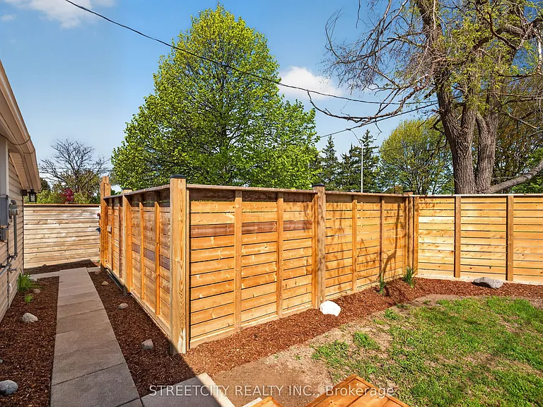 1055 Commissioners Rd E — Photo 26