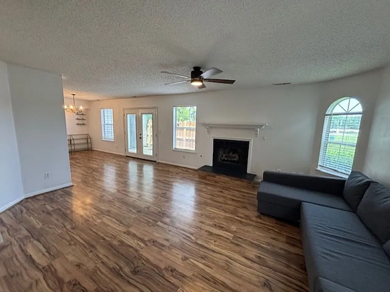 4657 Shallowford Cir — Photo 4