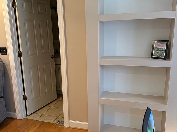 4th image of 557 Half Moon Ct #1