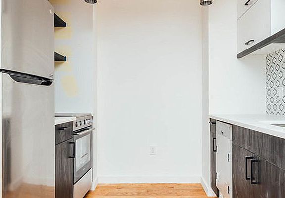 2nd image of 146 Linden Blvd #4A