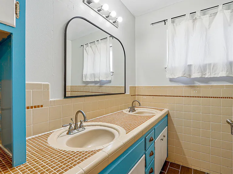 8700 Cielo Vista Dr — Photo 21