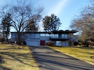 226 Beachview Ln, North Barrington, IL 60010