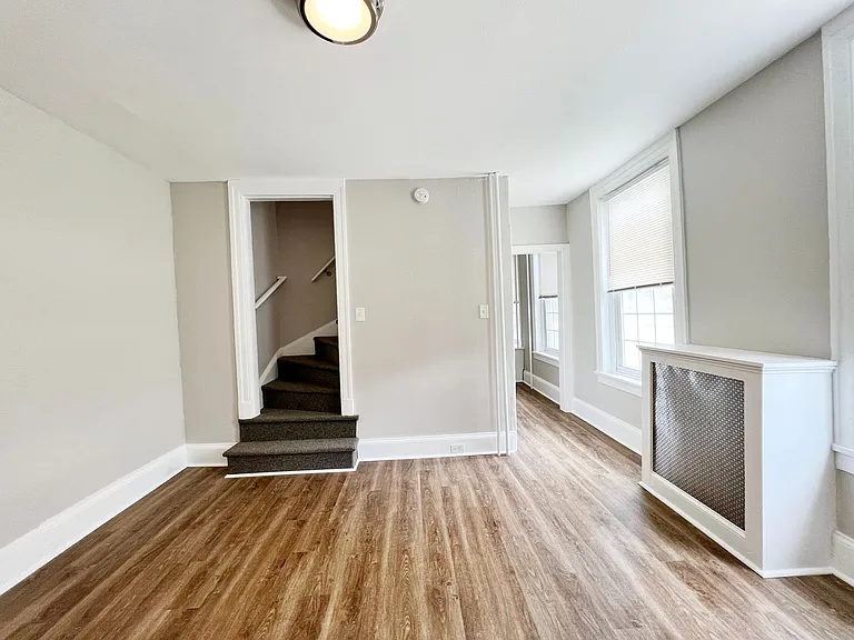 130 E Chestnut St — Photo 26