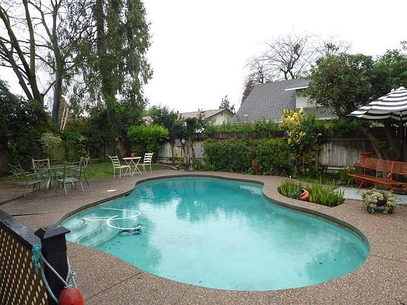 3rd image of 1642 Donner Way