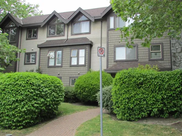 108 Gorge Rd W #302, Saanich, BC V9A 1M2