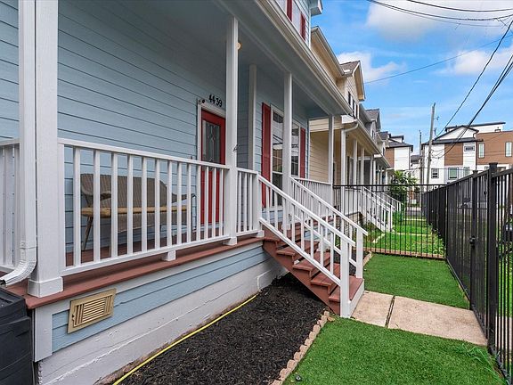 4th image of 4439 Spencer St