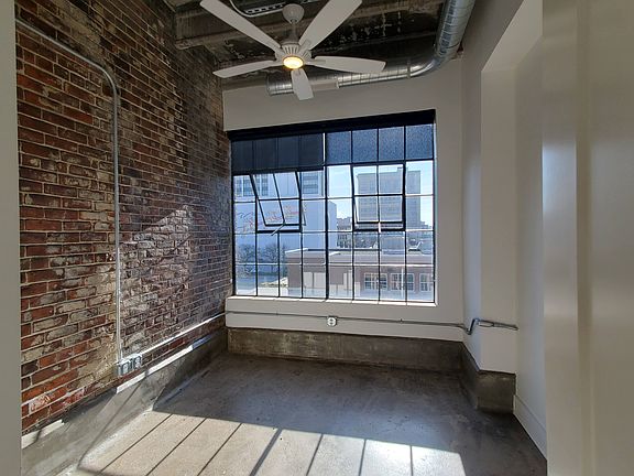3rd image of 118 W Columbia St #4100085