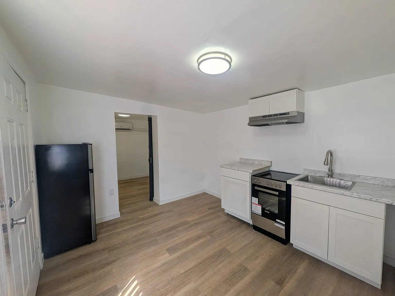 1 bed, 400 sqft, $750 — Photo 1