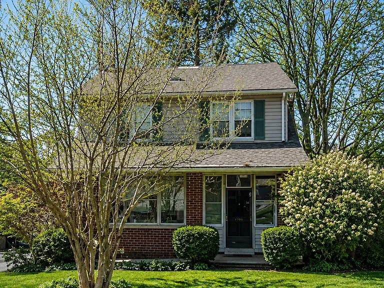 120 Conestoga Rd — Photo 1