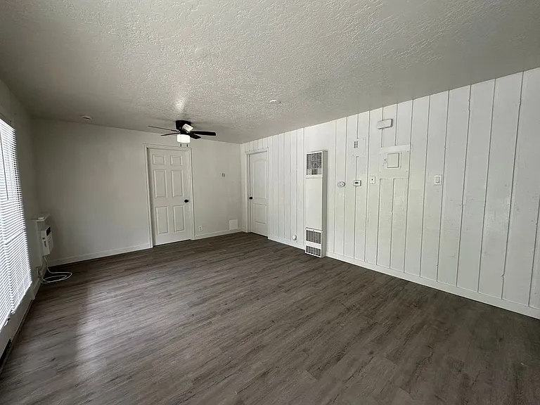 951 N Redwood Rd — Photo 2