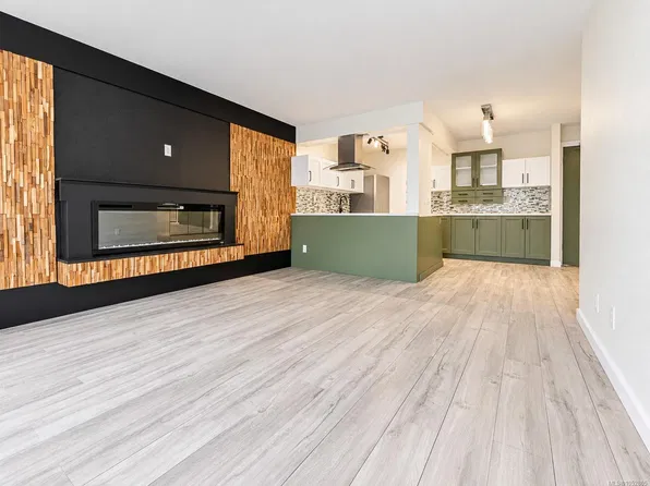 3277 Glasgow Ave #411, Saanich, BC V8X 1M3