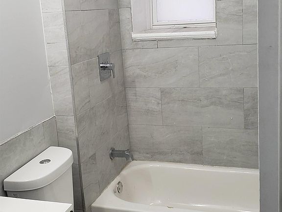 3rd image of 100 W 33rd St #B1
