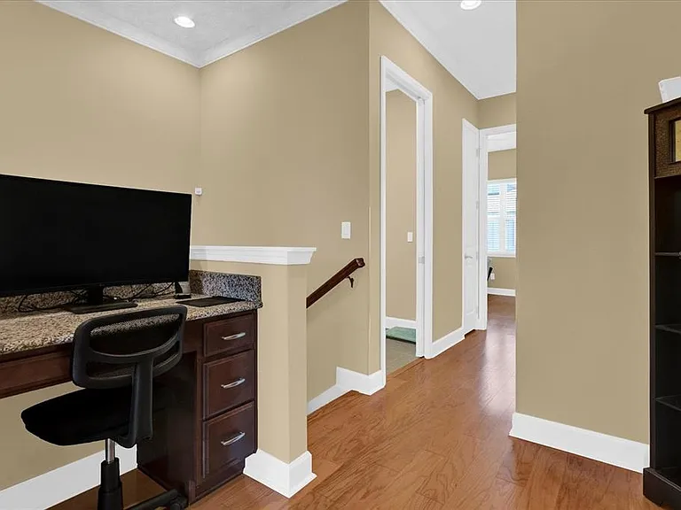 9219 Laureate Blvd — Photo 10