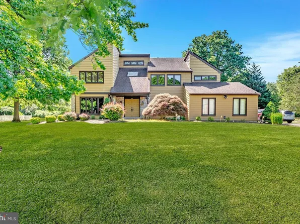 9 Victoria Pl, West Windsor, NJ 08550