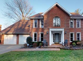 8 Oakbrook Dr, Huntington, WV 25705