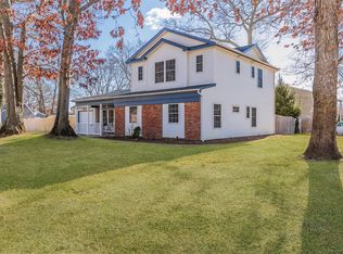 23 Summercress Ln, Coram, NY 11727