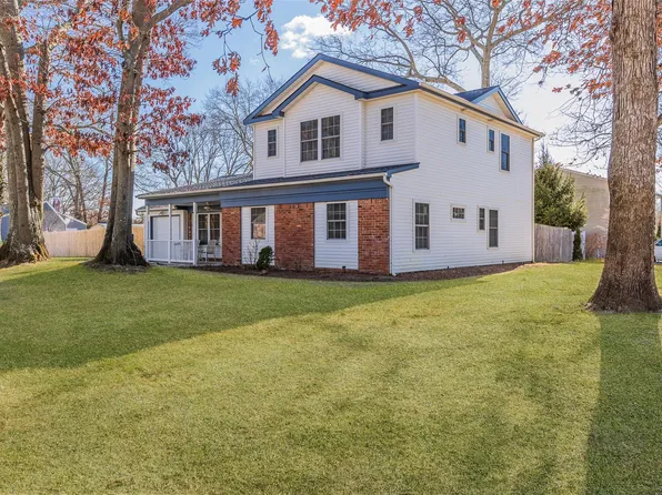 23 Summercress Lane, Coram, NY 11727