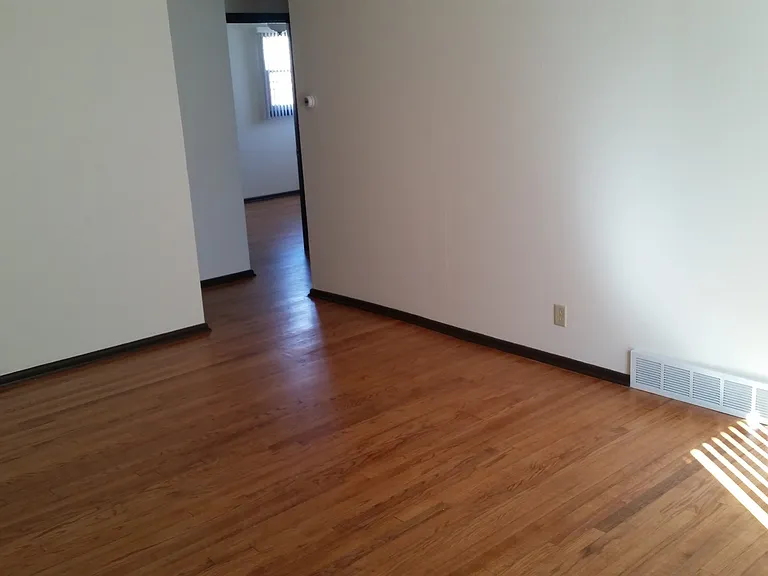 N88W15115 Cleveland Ave #33 — Photo 3
