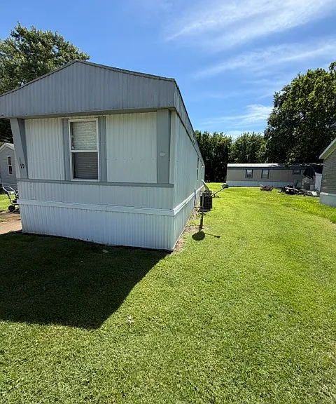 300 Lake Rd #19 — Photo 2