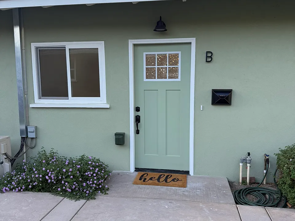 1025 Douglas Ave #B