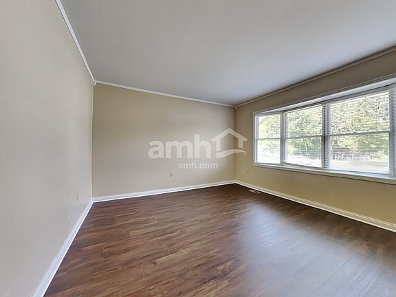 3rd image of 15 Mary Jane Dr