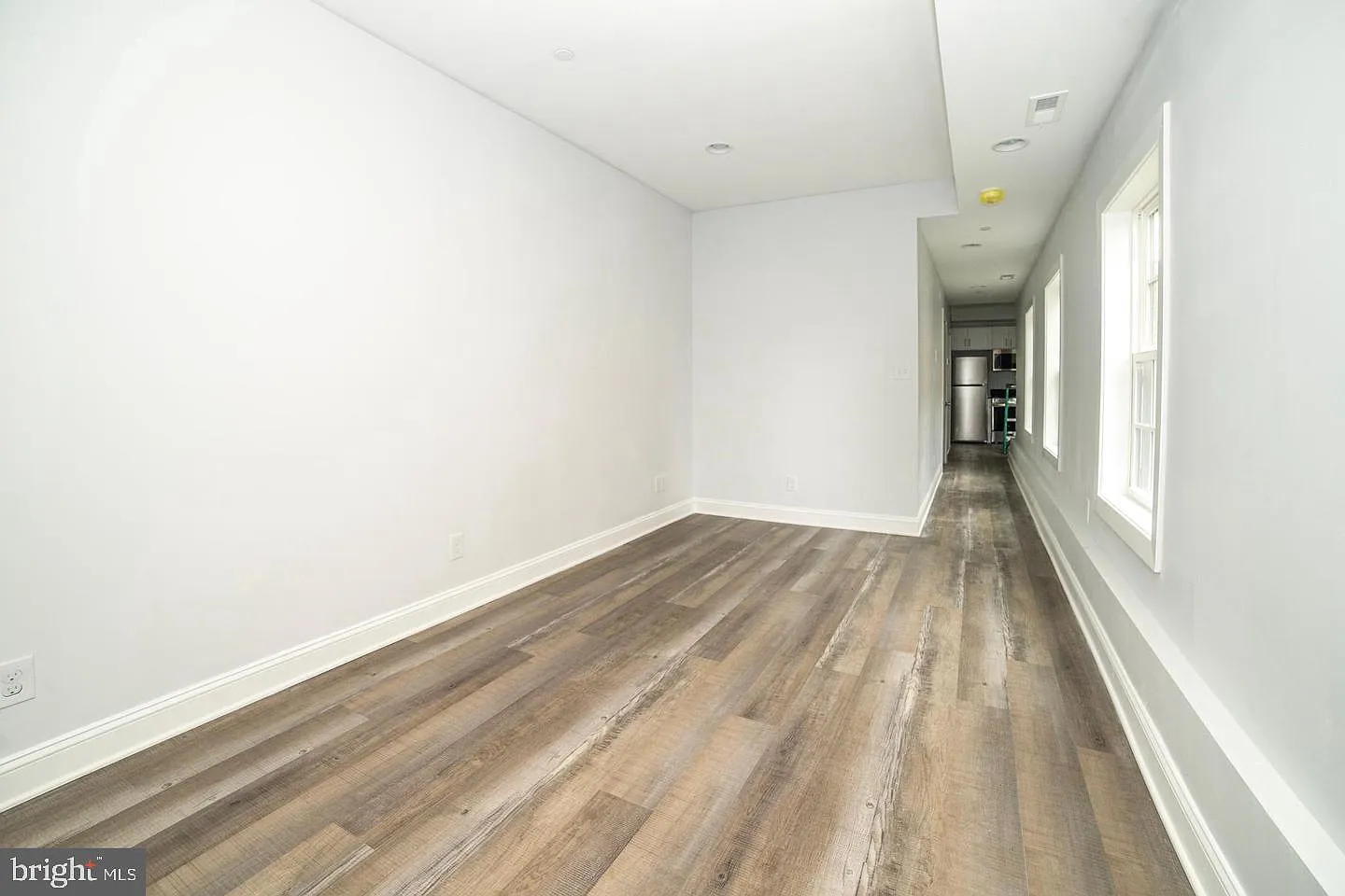 2 bed, 700 sqft, $1,200 — Photo 2