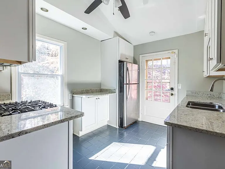 1570 Spring Ln NW #B — Photo 14