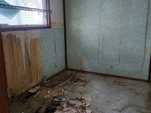 4th image of 820 Retallack Street