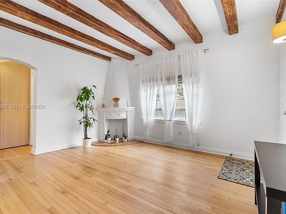 3rd image of 1605 Euclid Ave APT B-1
