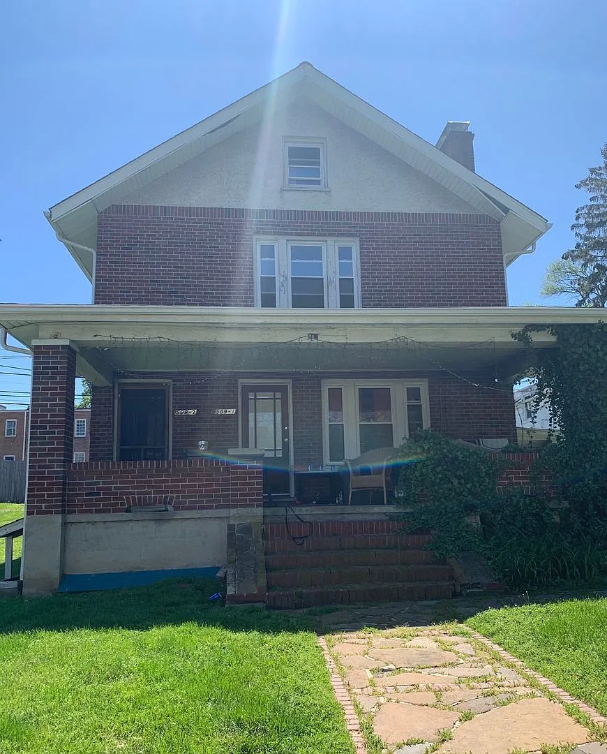 2 Bedroom 1 Bath Duplex — Photo 1