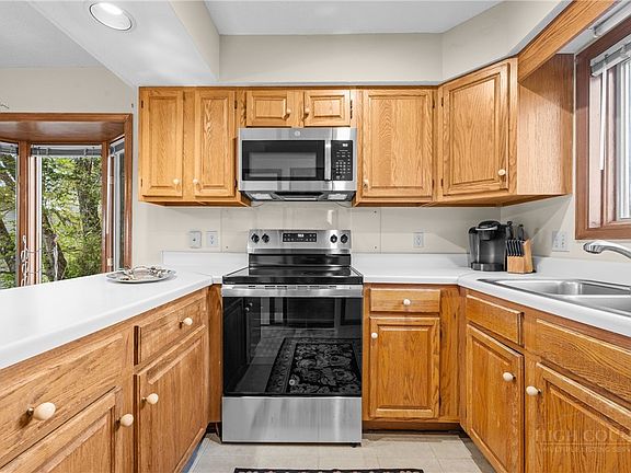 4th image of 264 Evergreen Drive #6