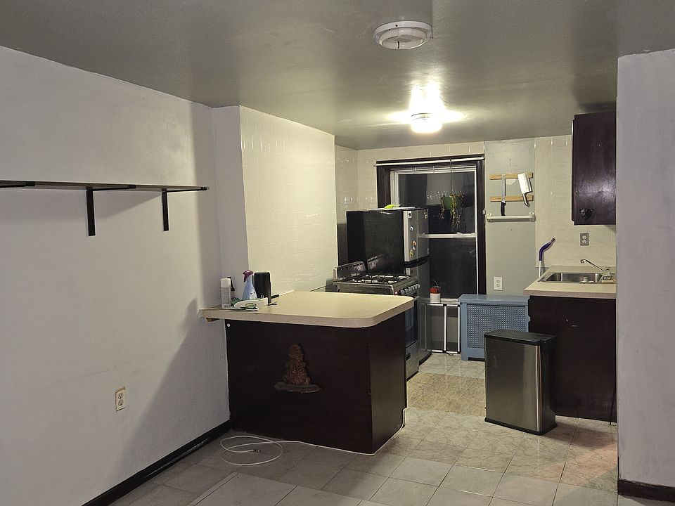 1st image of 160 Madison St #1