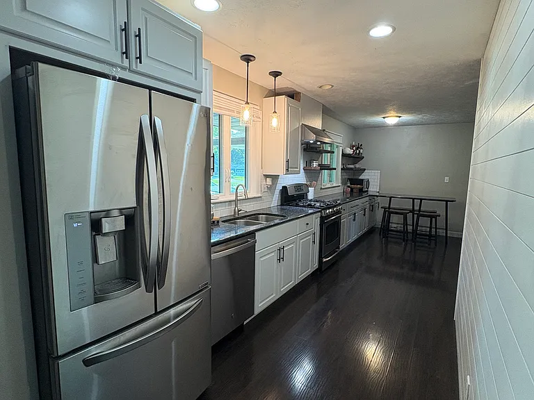 1011 Pine Valley Dr — Photo 5