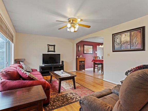 4th image of 18322 Clairmont Dr