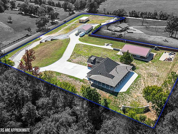3rd image of 864 Healing Springs Rd