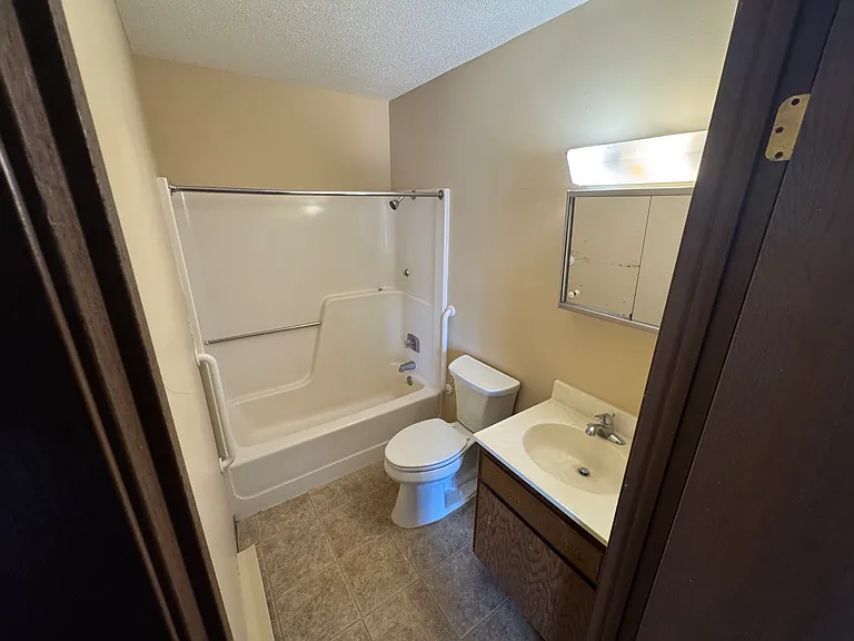 1401 Woodland Dr #2 — Photo 2