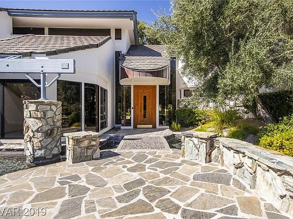 3rd image of 10 Quail Hollow Dr