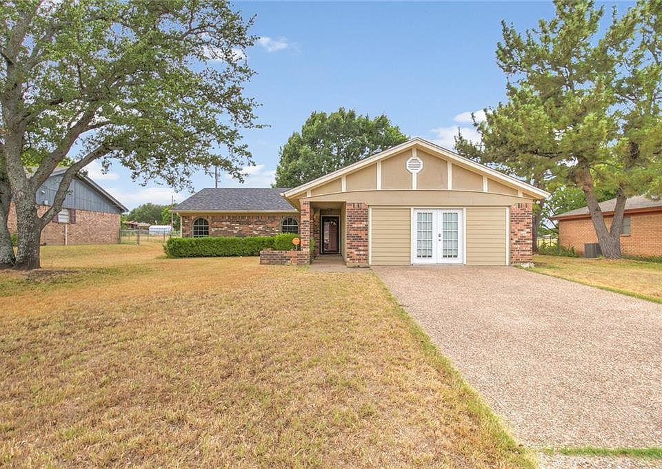 1st image of 2028 Pebblecreek Dr