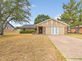 2028 Pebblecreek Dr, Cleburne, TX 76033