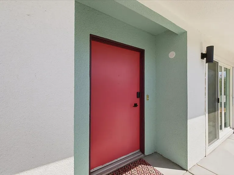 9750 Valencia Dr — Photo 13