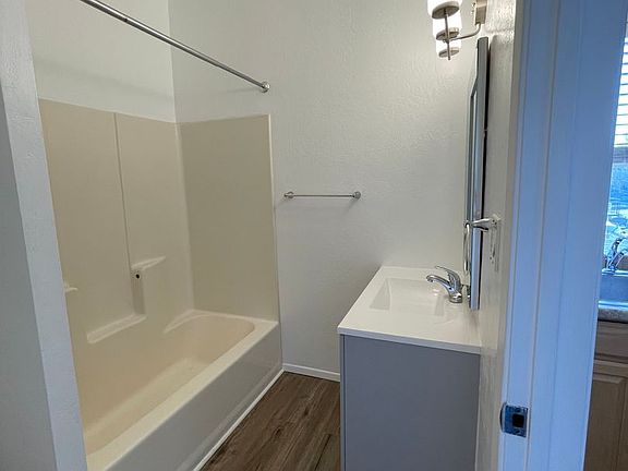 4th image of 264 Orange Ave #C