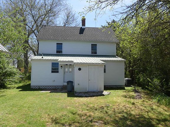 2nd image of 102 Carey St